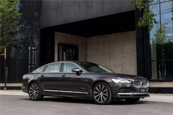 11月高階轎車銷量出爐，寶馬5系成功衛冕，奧迪A6卻大跌33.6%