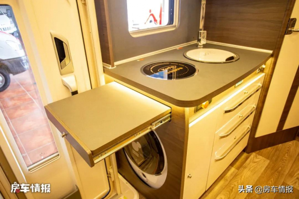 大品牌主流房車啥樣?空間夠大水電充足,6口人長途旅行也無憂 大品牌主流房車啥樣?空間夠大水電充足,6口人長途旅行也無憂