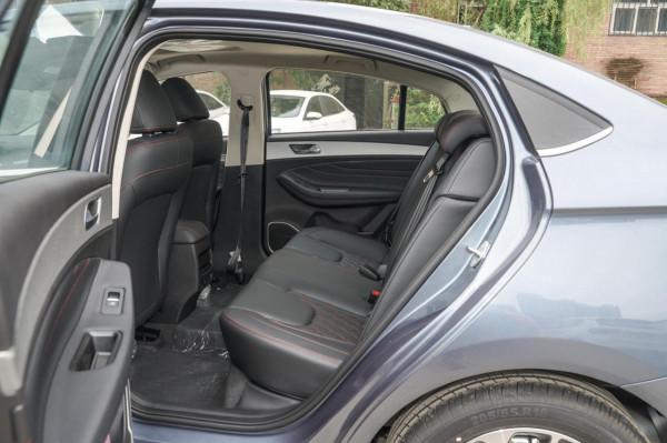 體驗奇瑞艾瑞澤GX，緊湊型轎車，搭載1.5L發動機