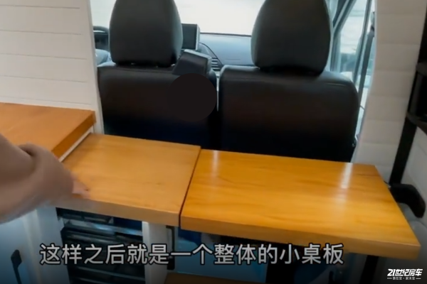 400Ah鋰電池配800W風感式太陽能!適合2人旅行的V90房車 400Ah鋰電池配800W風感式太陽能!適合2人旅行的V90房車