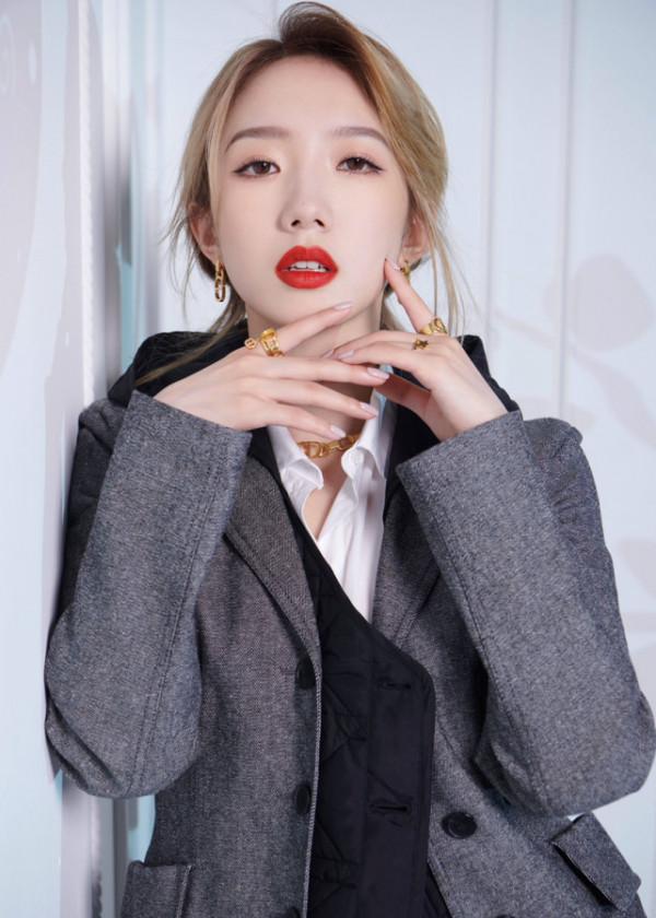 既不好看也不難看的女明星：程瀟素顏更清純，金晨笑容太僵硬