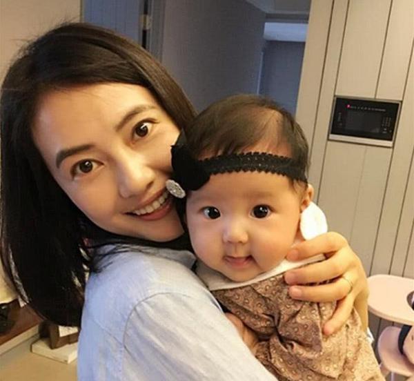 有種“整容”叫高圓圓結婚,老公趙又廷變化不大,她卻像換個人 有種“整容”叫高圓圓結婚,老公趙又廷變化不大,她卻像換個人