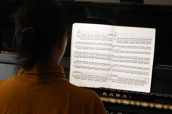 室內練習皮亞諾的最佳伴侶---明基Piano Light鋼琴燈資料評測 室內練習皮亞諾的最佳伴侶---明基Piano Light鋼琴燈資料評測