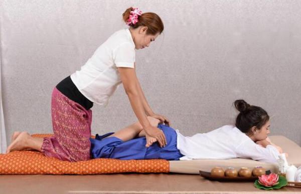 體驗泰式按摩,整個過程讓人痛苦求饒,但結束後神清氣爽 體驗泰式按摩,整個過程讓人痛苦求饒,但結束後神清氣爽