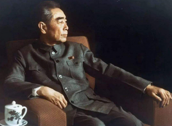 76年周總理病逝後，追悼會上出現一位日本老人：我是周總理的弟弟