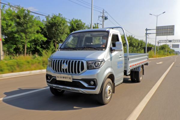 智慧的“打工人”試駕長安神騏T30