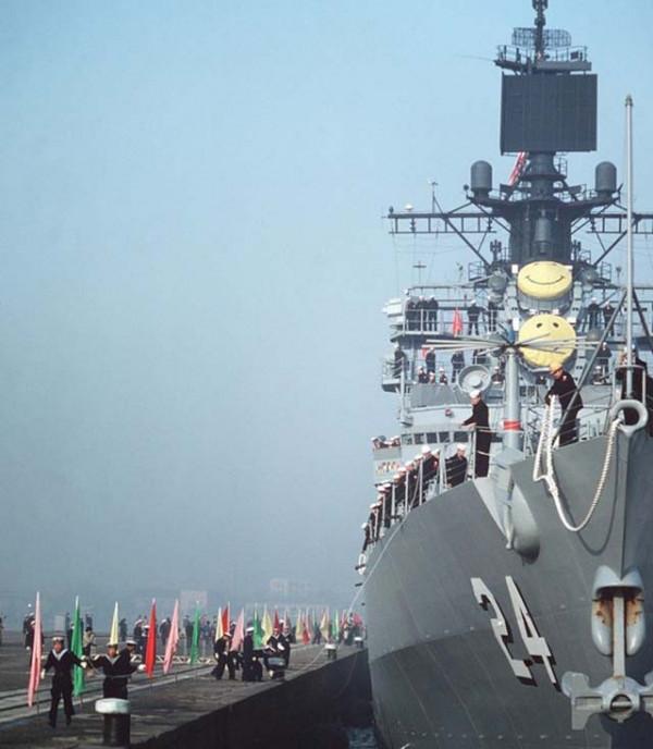 美國海軍首次訪華態度傲慢，入港不掛滿旗，我方直接撤走儀仗隊