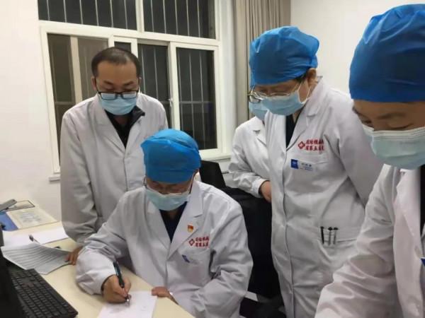 血糖71.5!糖尿病高滲昏迷老人平安出院,2米長感謝信訴說救命恩 血糖71.5!糖尿病高滲昏迷老人平安出院,2米長感謝信訴說救命恩