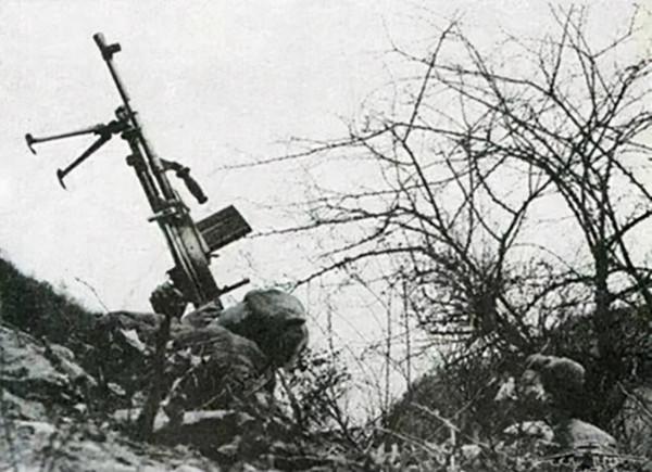 抗美援朝初期，為什麼我軍嚴禁用槍打美軍飛機？原因是什麼