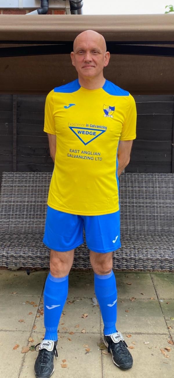 父愛如山倒！英國53歲父親替兒子出戰聯賽，擔任門將狂輸0比40