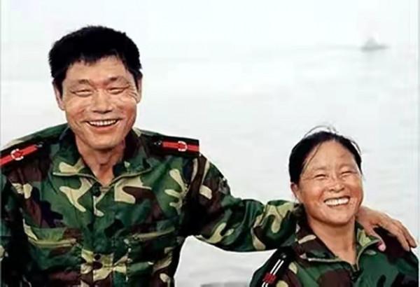 堅守孤島32年，妻子臨盆無法下島，他拿起剪刀接生，事後蹲地大哭