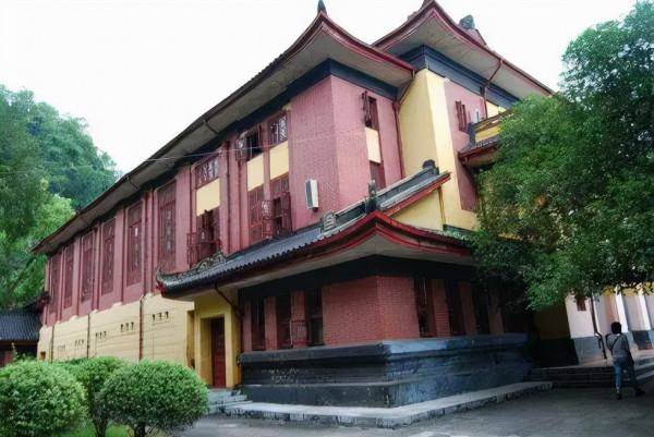 全國唯一建在王府中的大學，也是唯一在5A景區的高校，你知道嗎？