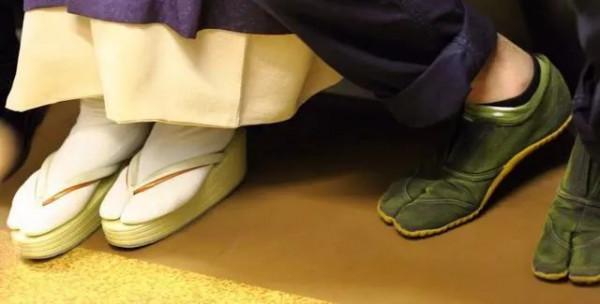 今年秋天“利用率”最高的四雙靴子,你集齊了嗎? 今年秋天“利用率”最高的四雙靴子,你集齊了嗎?