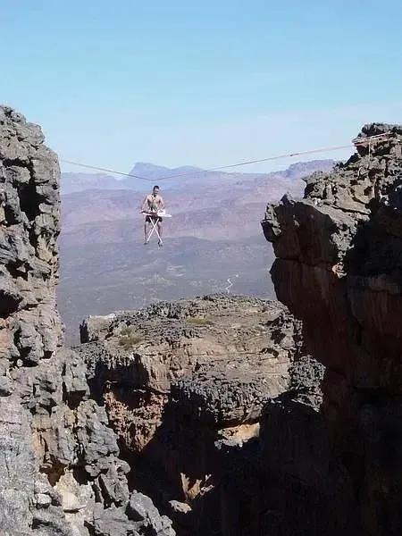 外國人少的原因！有種運動叫做極限熨燙衣服