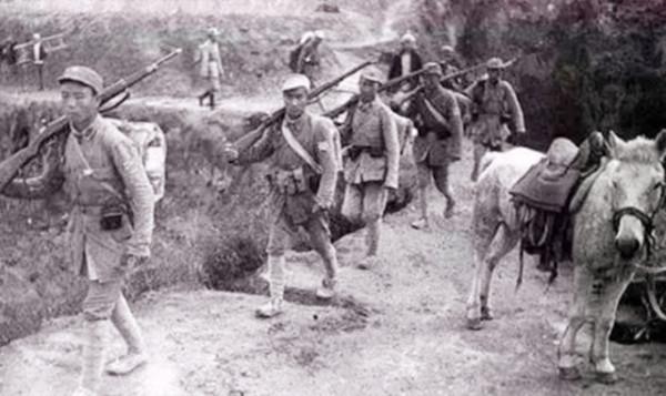 兩個年輕婦女來見,要求新四軍接濟40萬發子彈 兩個年輕婦女來見,要求新四軍接濟40萬發子彈