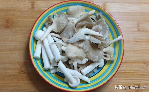 天氣漸冷做一鍋清香味美的菌菇肉丸子湯,營養好吃,喝完渾身舒服 天氣漸冷做一鍋清香味美的菌菇肉丸子湯,營養好吃,喝完渾身舒服