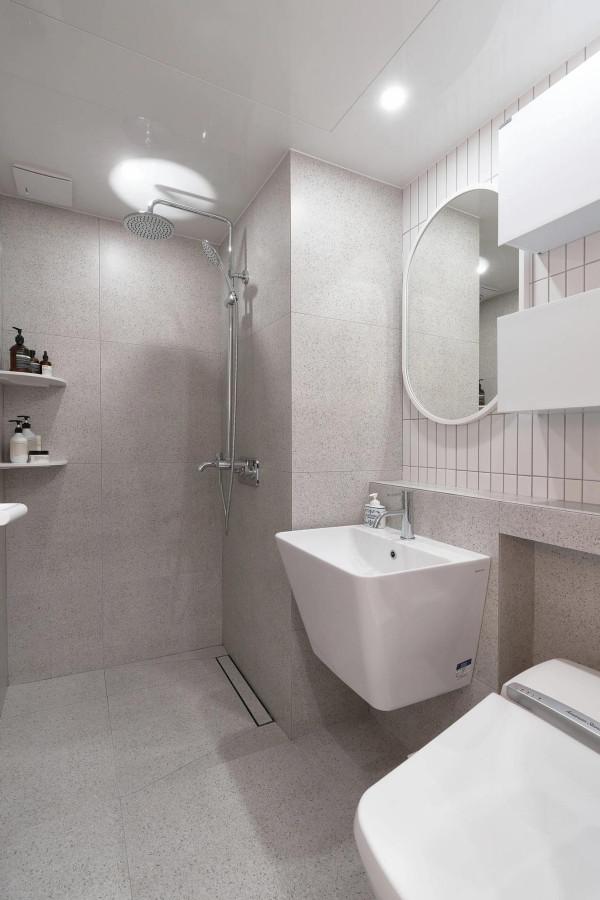 衛生間裡的10公分縫隙，被你們視而不見，韓國主婦眼裡卻是香餑餑