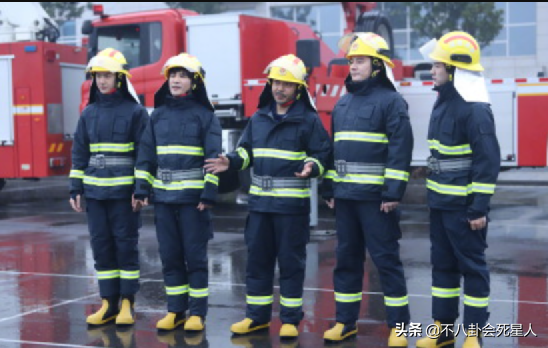 《你好星期六》開播，節目亂七八糟、像個大雜燴，何炅完全帶不動