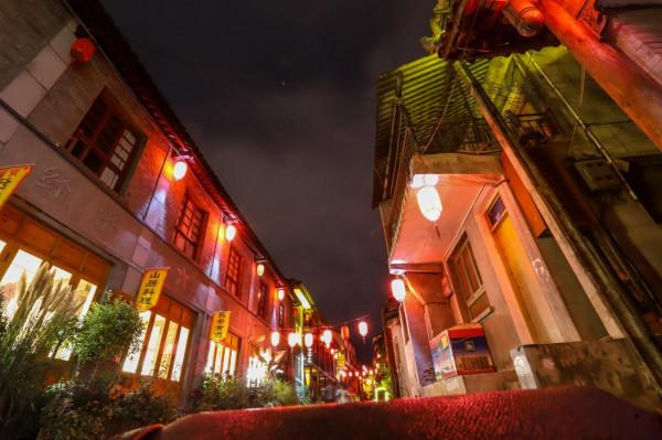 陝西秦嶺深處的千年古鎮，特色美食石頭魚，家家味兒不同