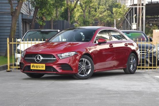 賓士2022款A180L對比奧迪A3 2021款A3 Limousine 35 TFSI進取致雅型
