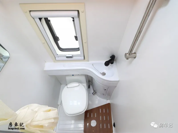 大通V90改裝升級！衛航V590房車重磅推出，到底新在哪兒？