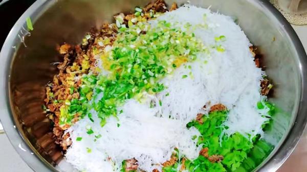 冬天，白菜韭菜靠邊站，抓緊吃這菜，用來蒸包子很鮮嫩，太香了