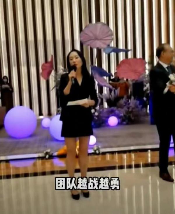 孟晚舟回國後美回巔峰​像“換臉”！穿一身黑高調亮相，大變樣