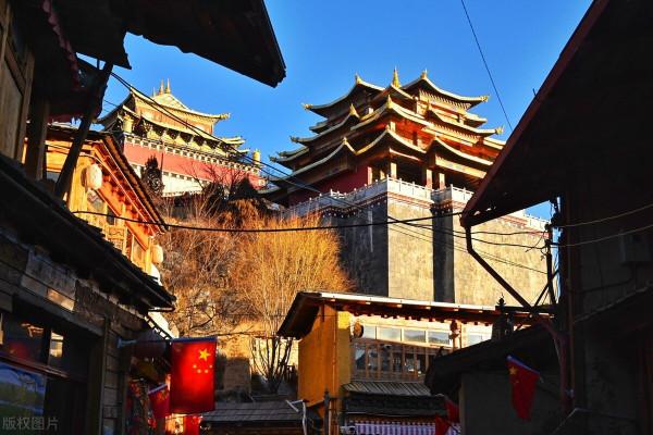 香格里拉清晨的第一縷陽光 夢幻猶如仙境