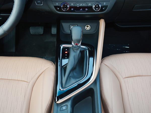 三胎出行，選別克GL6還是菱智M5EV？看完這篇對比就明白了