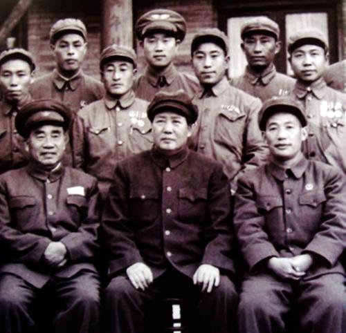 39軍入朝參戰，為什麼帶隊的是政委，軍長卻以另一身份入朝？