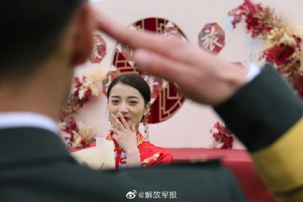 向幸福出發！軍營婚禮戰車迎親