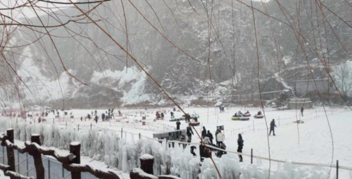 自駕傍水崖冰河世紀公園，GLB的舒適感還是不錯的