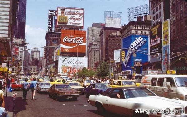 珍貴老照片:美國的人類動物園、1米長的蝗蟲、睡衣派對的女孩們 珍貴老照片:美國的人類動物園、1米長的蝗蟲、睡衣派對的女孩們