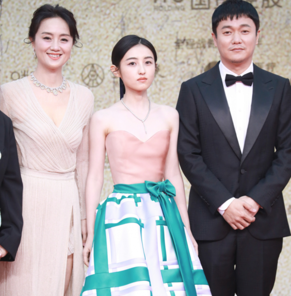 金雞獎女星生圖：倪妮凍得發抖，張小斐妝容翻車，關曉彤滿臉疲倦