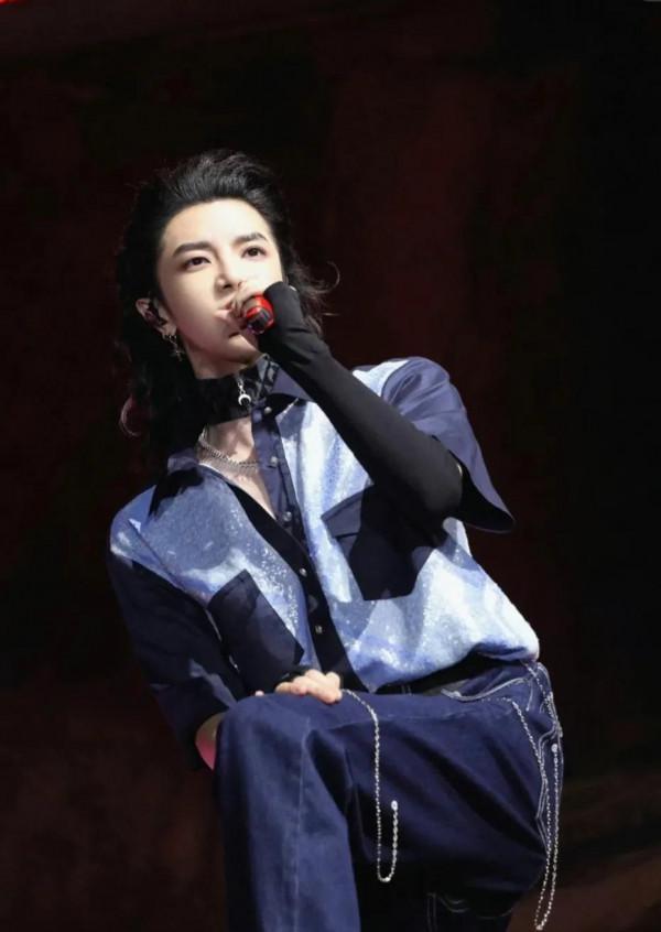 來自火星的華晨宇,這是屬於火的王吧!你確定不愛? 來自火星的華晨宇,這是屬於火的王吧!你確定不愛?