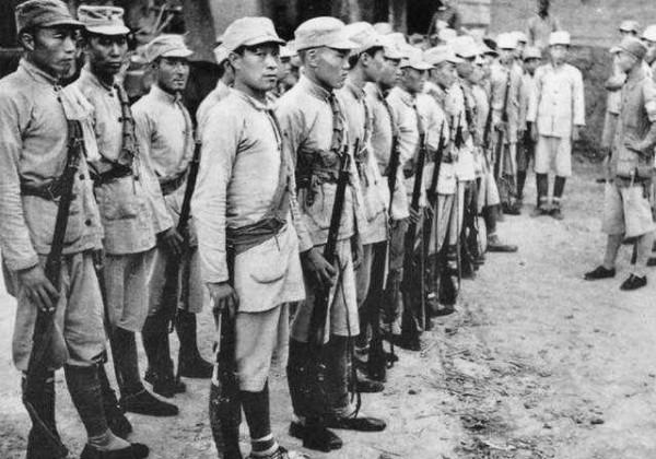 1947年土匪殘殺我軍5名高幹，毛主席悲憤不已，下令槍斃警衛連長