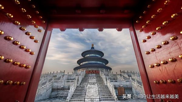 北京故宮是世界上現存規模最大、儲存最完整的木質結構古建築之一