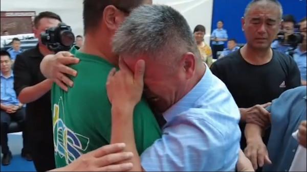 夫婦生下4個女兒,卻又把老三送人,30年後的尋親結果如何? 夫婦生下4個女兒,卻又把老三送人,30年後的尋親結果如何?