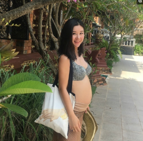 十五歲出道是馮鞏女兒，老公為她拒接吻戲，如今初為父母超幸福