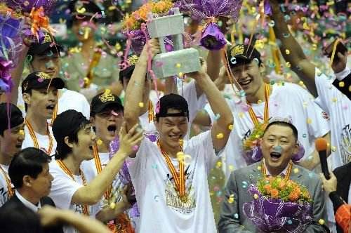 長文 | 中國籃球兩位名宿，李楠和朱芳雨，誰的生涯成就更高？