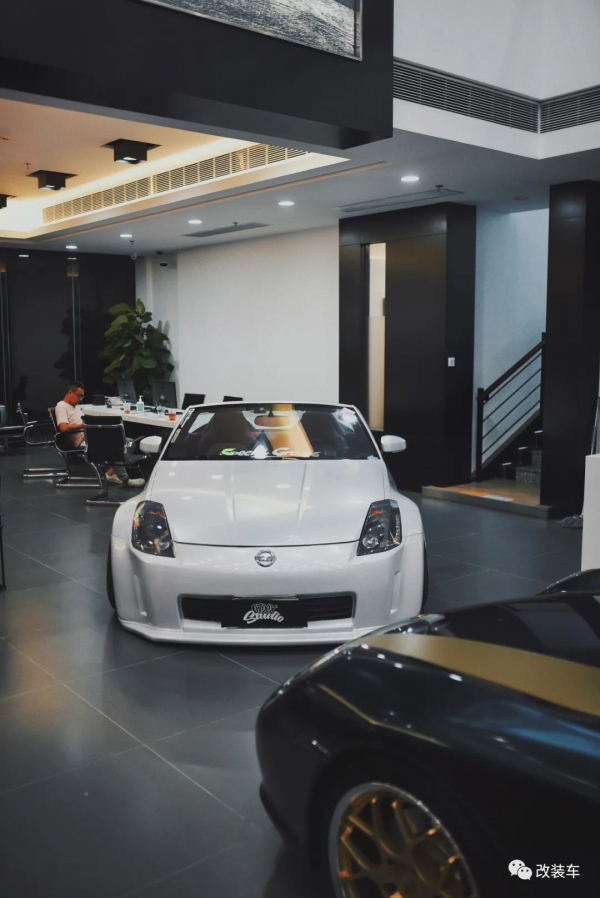 稀有的敞篷日產350Z變身伏地魔,這不是";淑女";是";辣妹"; 稀有的敞篷日產350Z變身伏地魔,這不是";淑女";是";辣妹";