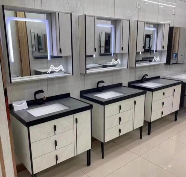 洗手盆地櫃的好還是吊櫃的好？