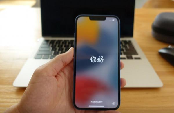 iPhone13開箱，手機很精緻，沒高刷是遺憾