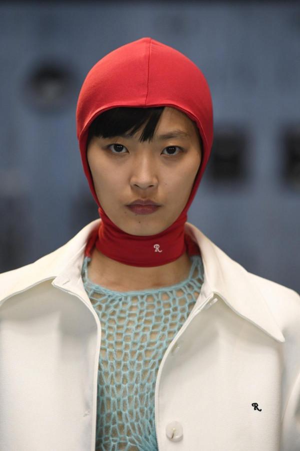 2021 秋冬時裝秀的 9 種帽子趨勢-告訴你如何在寒冷季節既時尚又溫暖 2021 秋冬時裝秀的 9 種帽子趨勢-告訴你如何在寒冷季節既時尚又溫暖