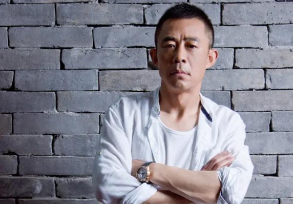 兩任前妻70後,情人80後,三婚又娶90後,是因為侯勇有錢就變壞? 兩任前妻70後,情人80後,三婚又娶90後,是因為侯勇有錢就變壞?