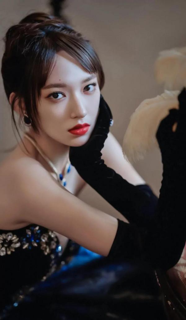 程瀟的迷霧暗花宮廷禮服真迷人 程瀟的迷霧暗花宮廷禮服真迷人