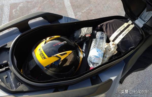 試駕雅馬哈YAMAHA Tricity300!超前部署安全性的三足巨獸 試駕雅馬哈YAMAHA Tricity300!超前部署安全性的三足巨獸