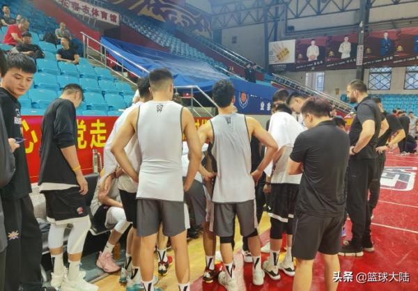 中國男籃壞訊息!馬布裡愛徒意外遭遇重傷,或賽季報銷 中國男籃壞訊息!馬布裡愛徒意外遭遇重傷,或賽季報銷