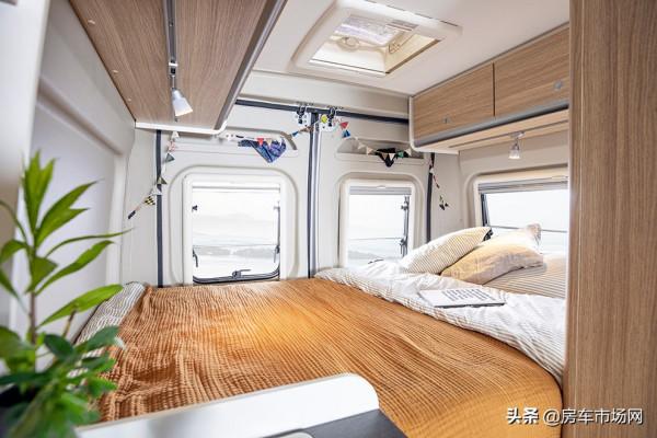 兩人使用進口菲亞特房車,旅居考驗動手能力,一個座位都可拼床 兩人使用進口菲亞特房車,旅居考驗動手能力,一個座位都可拼床