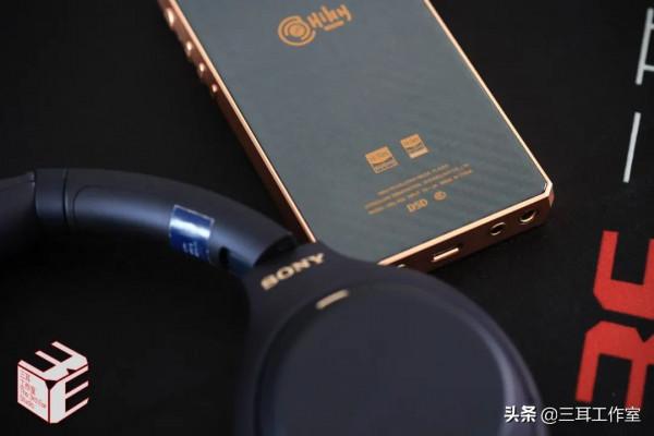 午夜藍新感覺 | 為什麼索尼WH-1000XM4推出一年仍是明星型號 午夜藍新感覺 | 為什麼索尼WH-1000XM4推出一年仍是明星型號